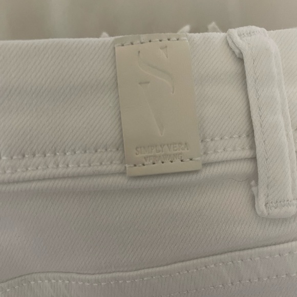 Vera wang white capri with crochet detail - Picture 4 of 5